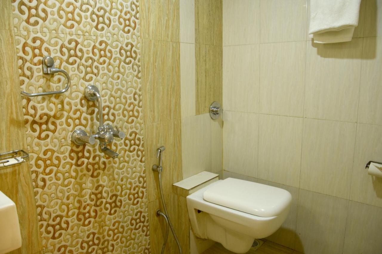 Hotel Galaxy Comforts Мумбай Екстериор снимка