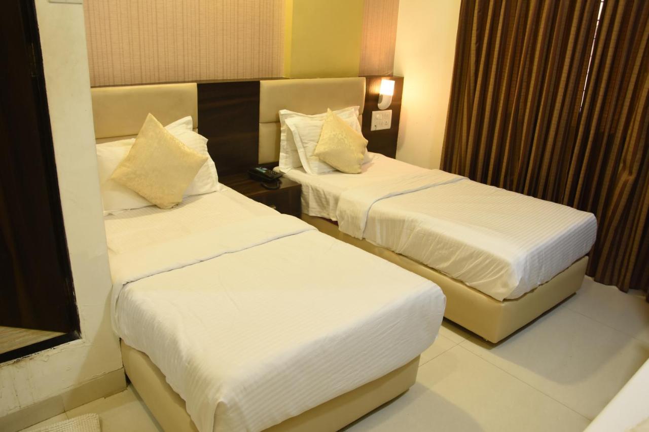 Hotel Galaxy Comforts Мумбай Екстериор снимка