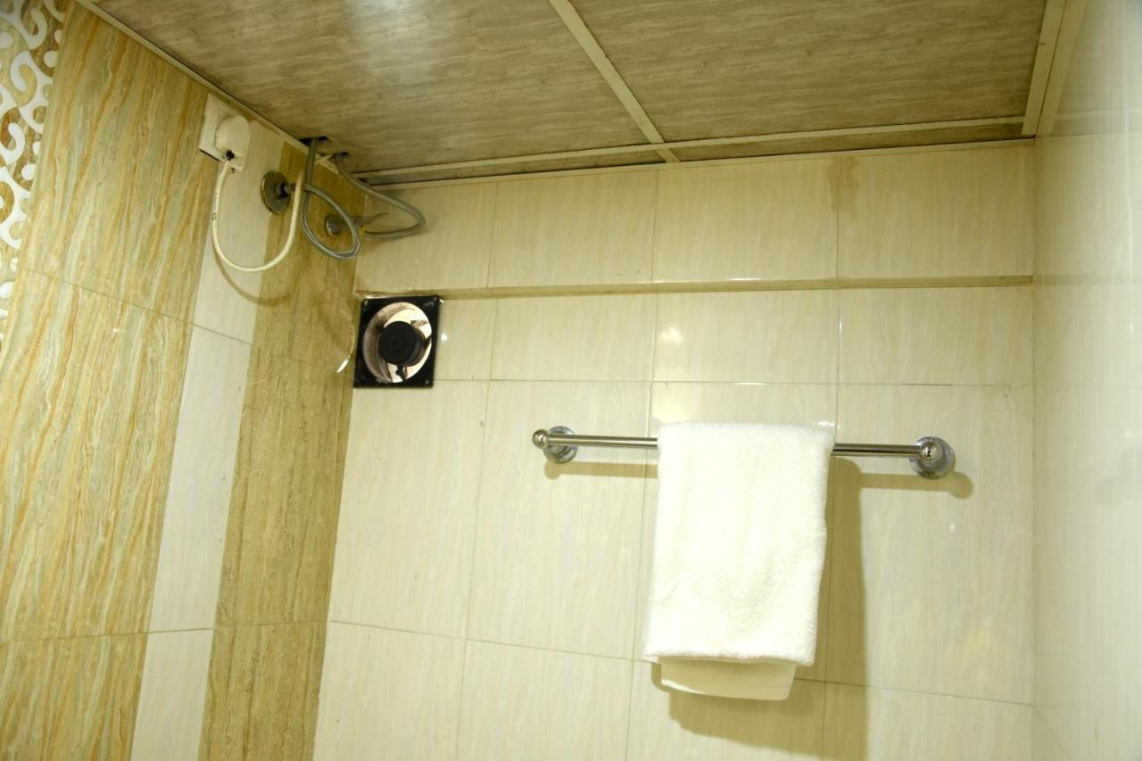 Hotel Galaxy Comforts Мумбай Екстериор снимка